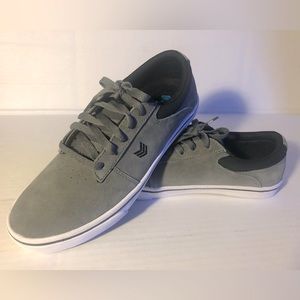 NWOT VOX Nova Skate Shoes - gray suede - size 8.5